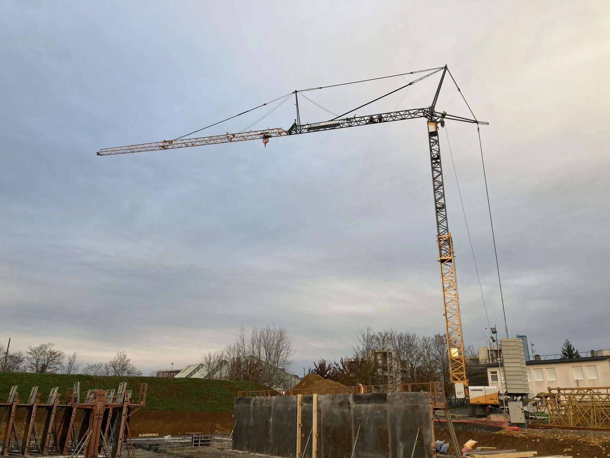 Vue d'ensemble du chantier de la Maison Départementale des Sports à Hérouville-Saint-Clair