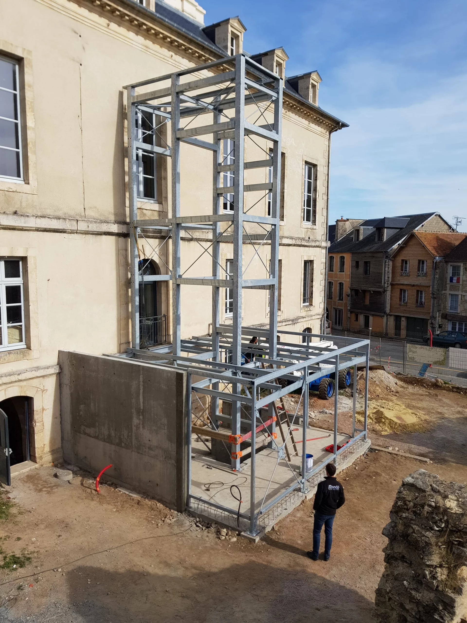 Le début du chantier à l'Hôtel de ville de Falaise