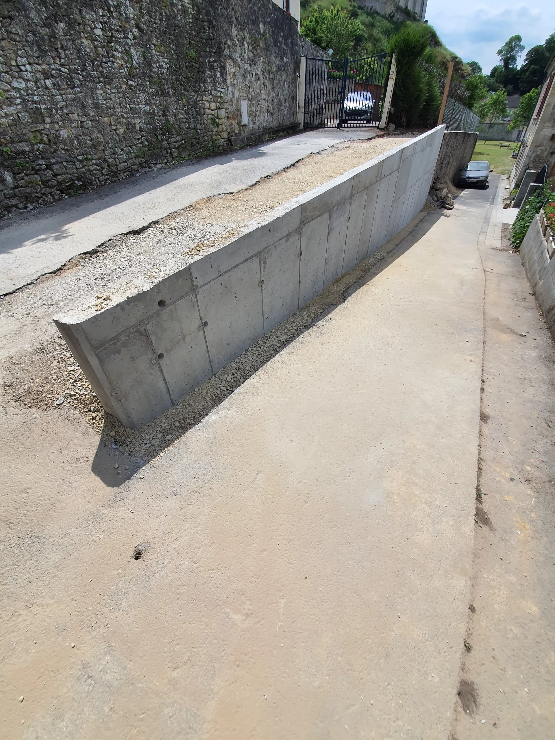Le mur de soutènement terminé