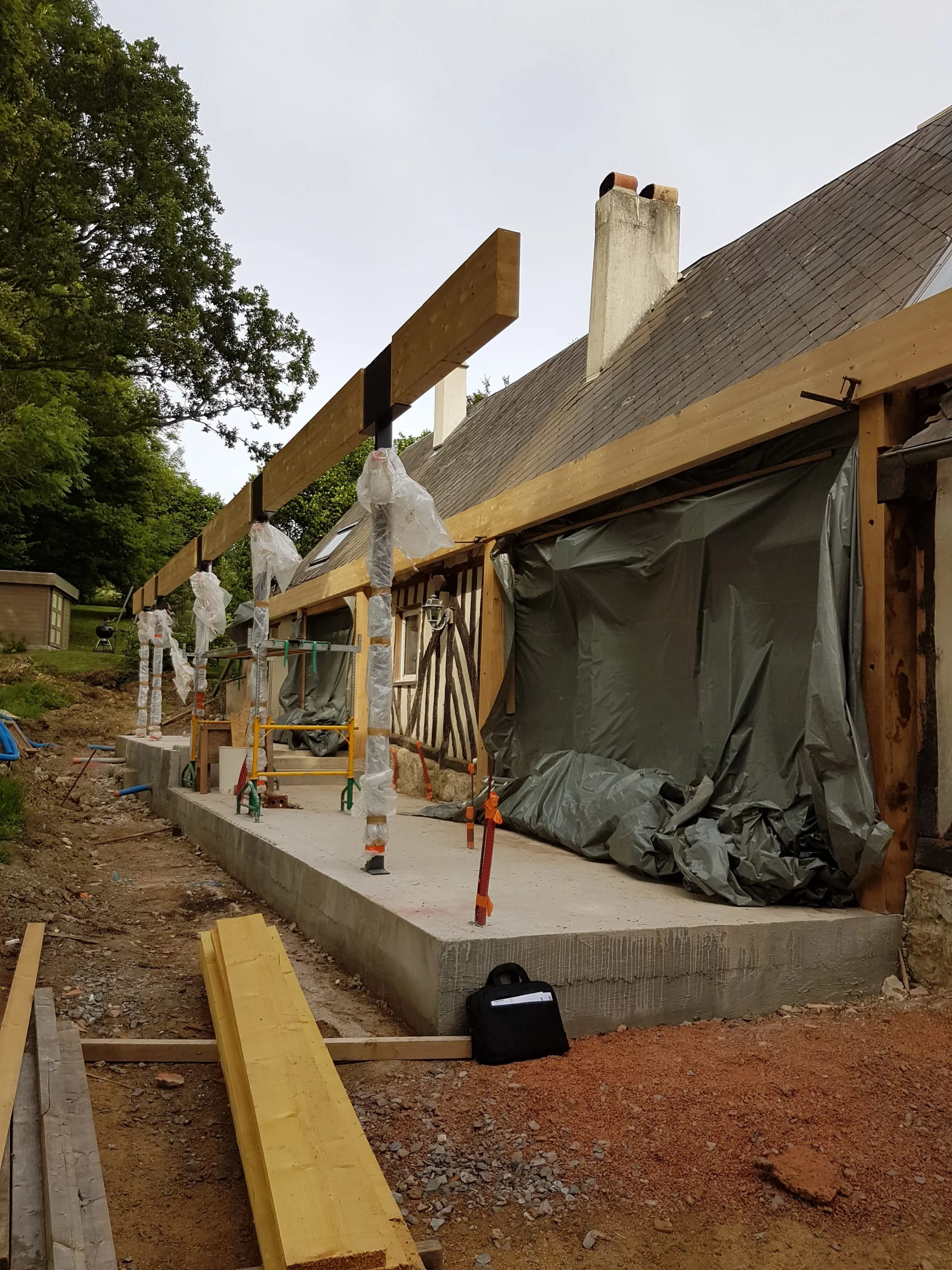 L'extension de la maison d’architecte à Mesnil sur Blangy en phase de chantier