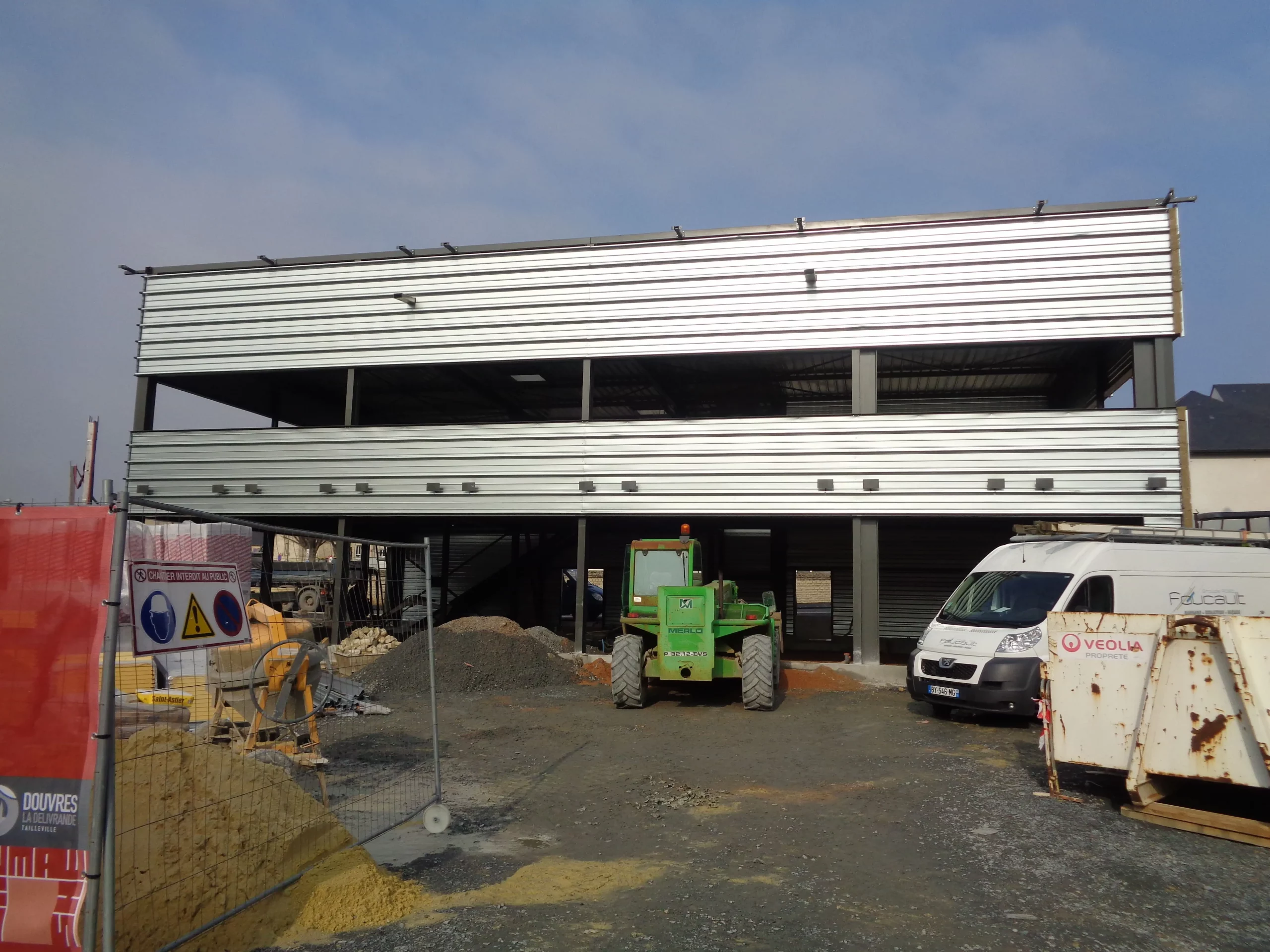 Bâtiment industriel à Douvres la délivrande en phase de finalisation