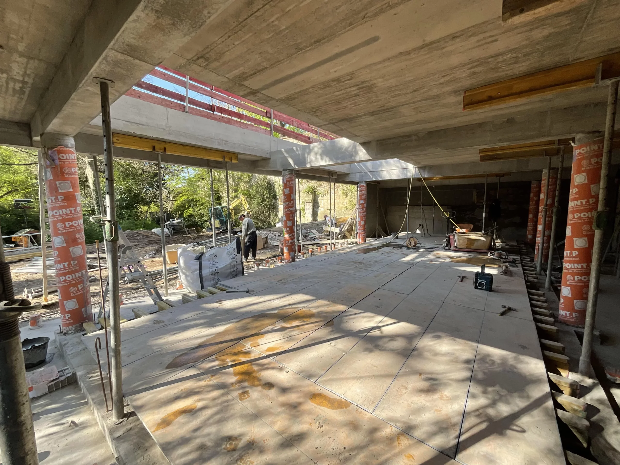 L'intérieur de l'extension dédiée à la piscine
