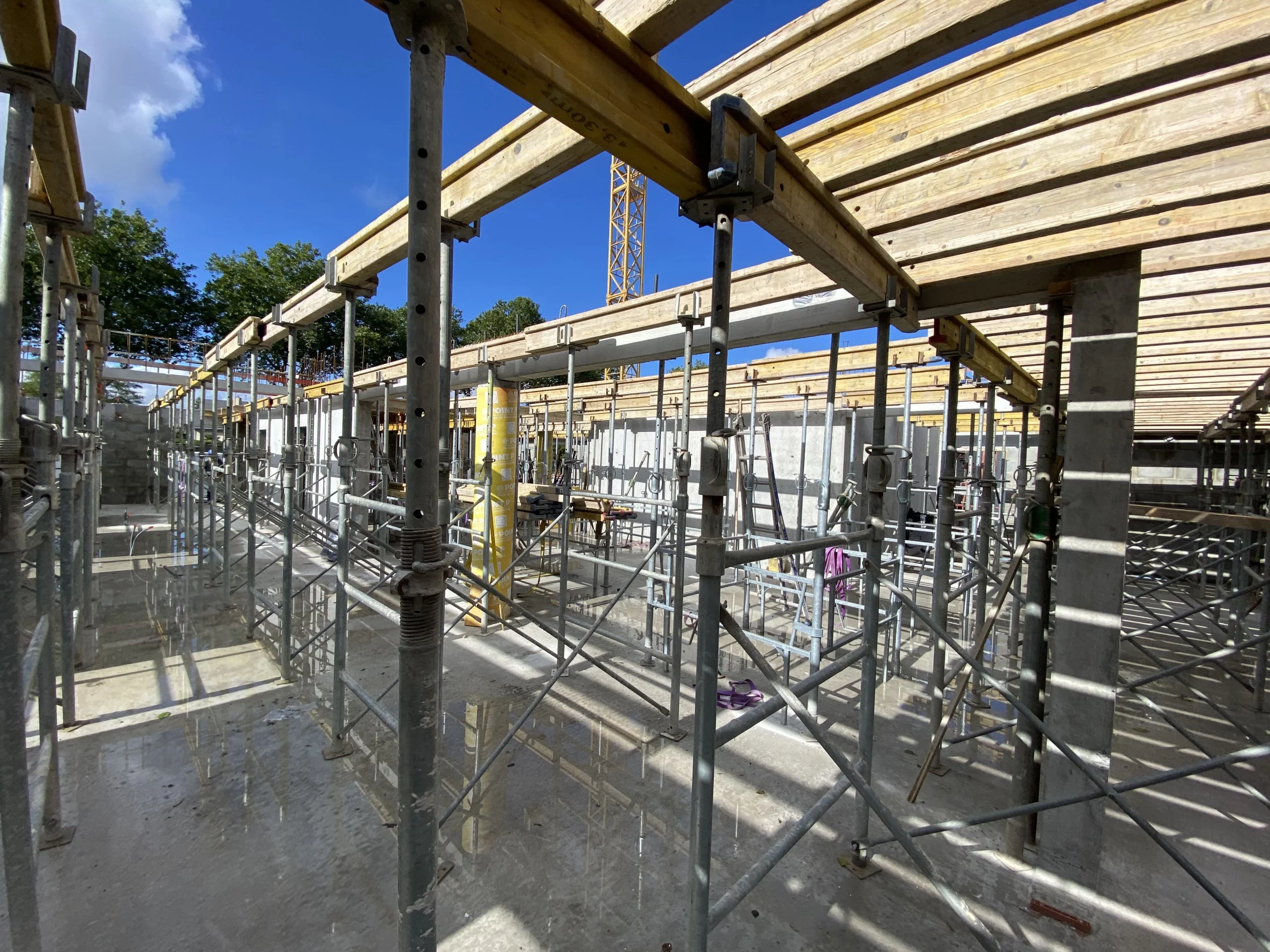 Vue à l'intérieur de la clinique vétérinaire d'Epron durant le chantier