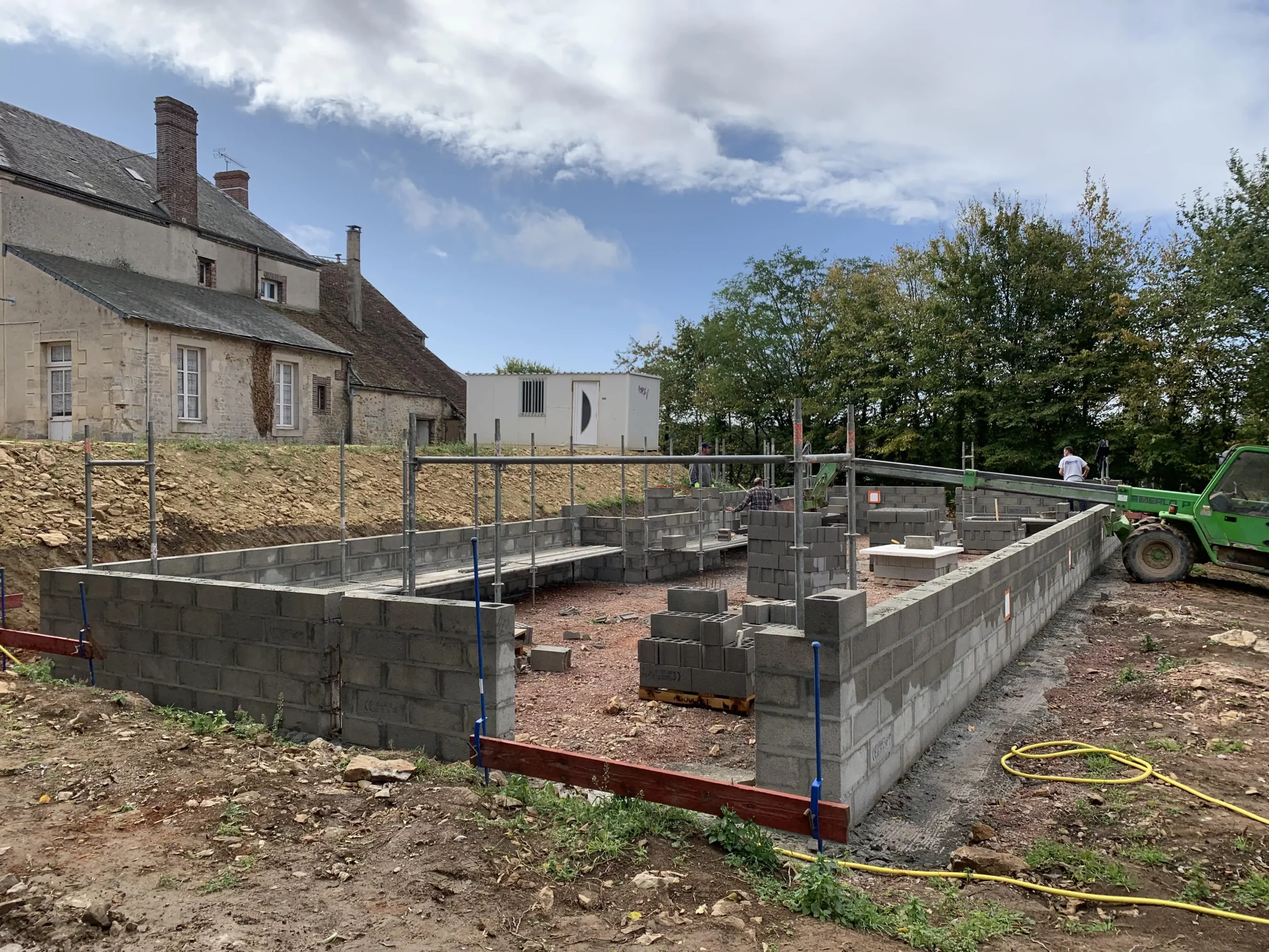 Seconde vue du début du chantier à Saint-Martin-de-Mieux