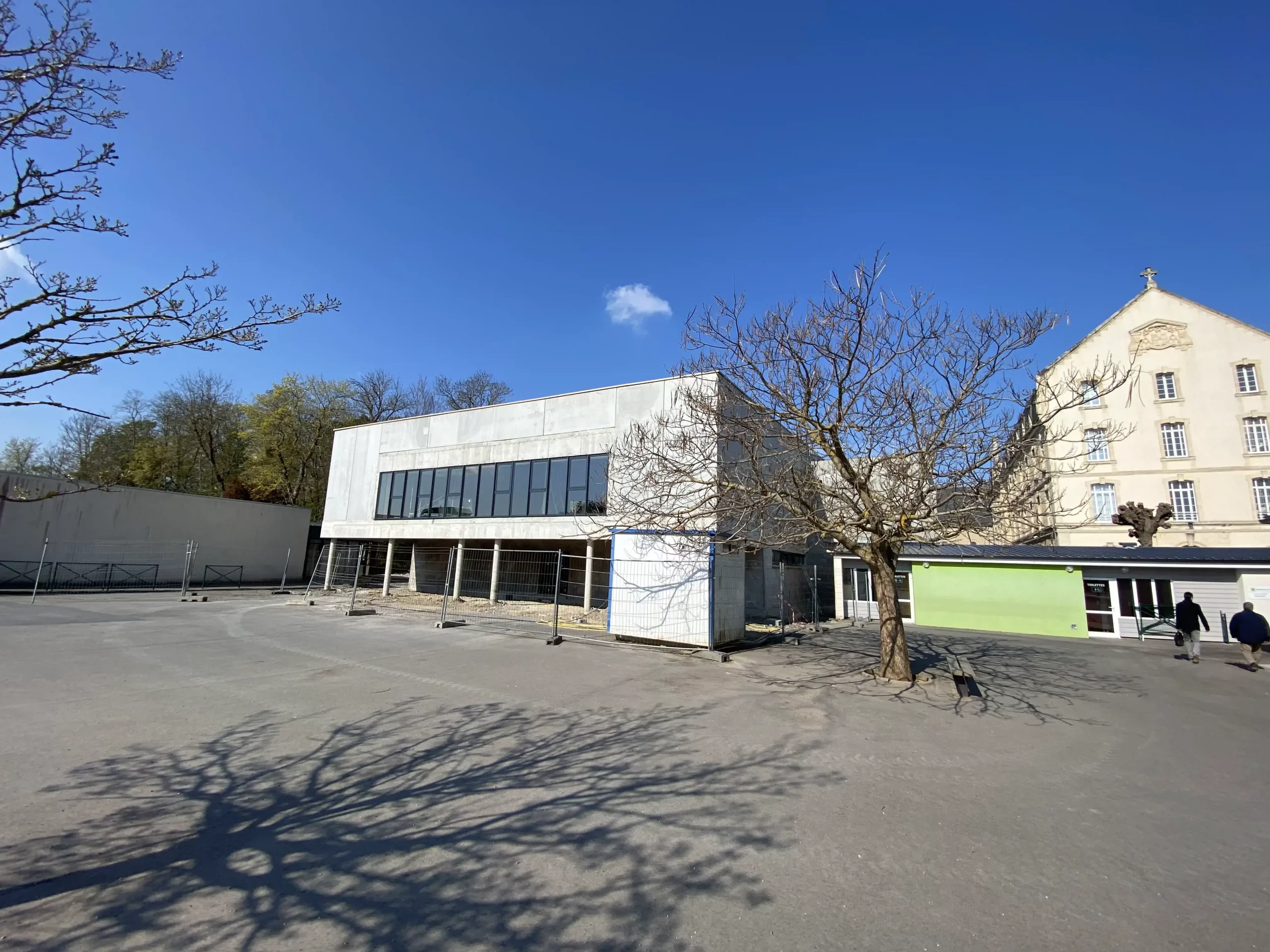 Seconde vue du Gymnase du collège Saint Paul à Caen terminé
