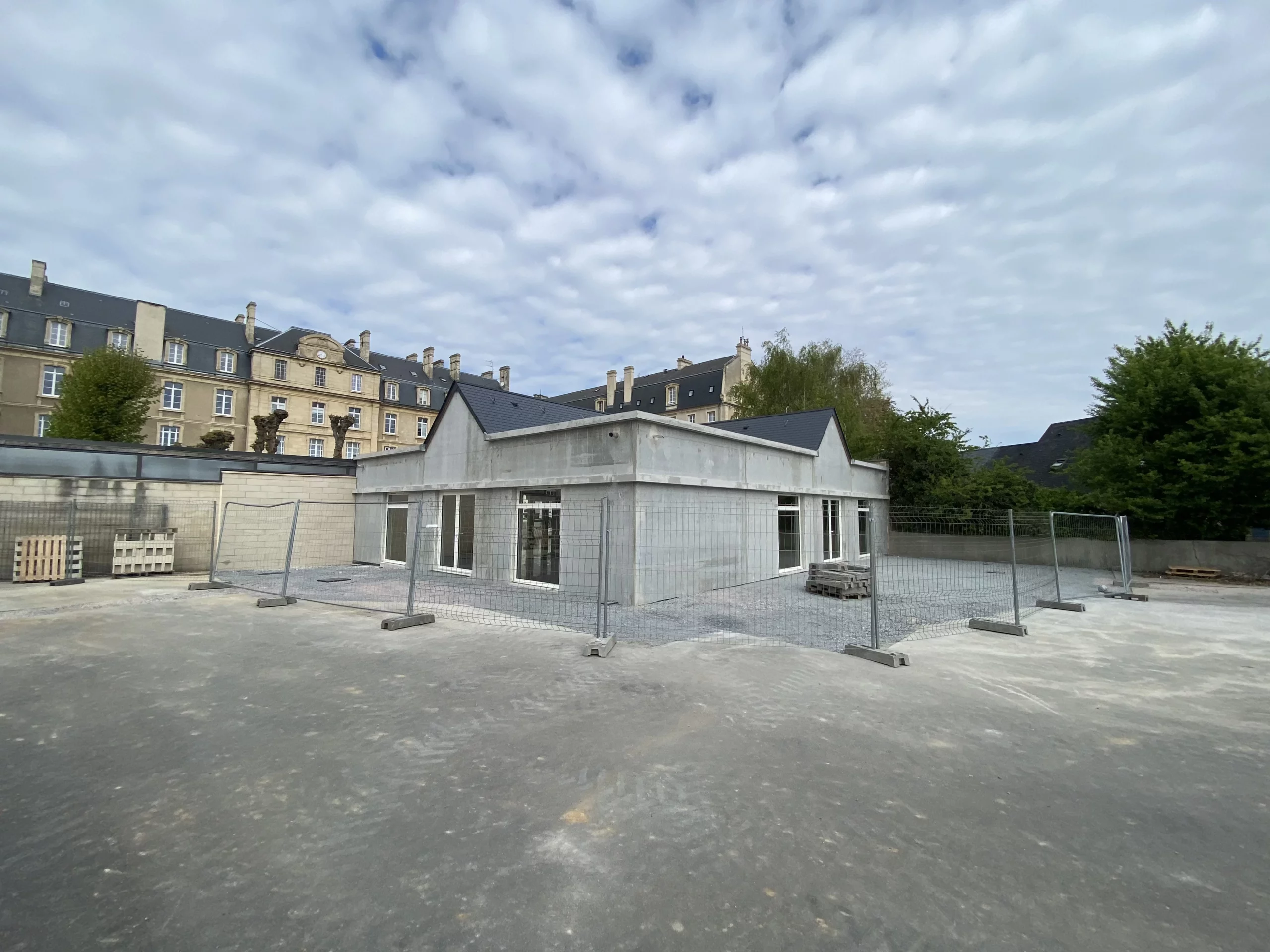 Les murs du CDI collège Saint-Paul posés