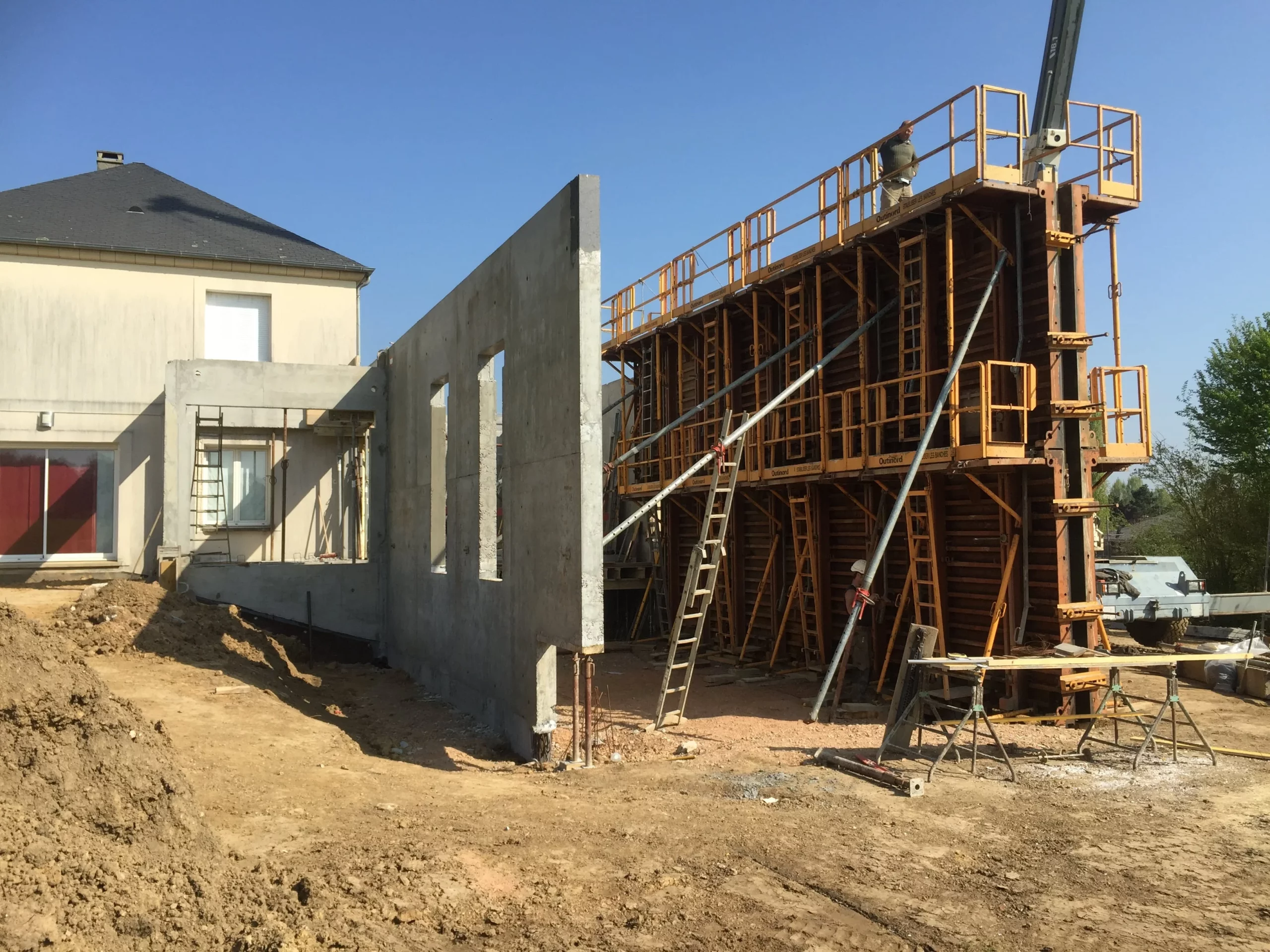 L'extension d'habitation à Falaise en pleine construction