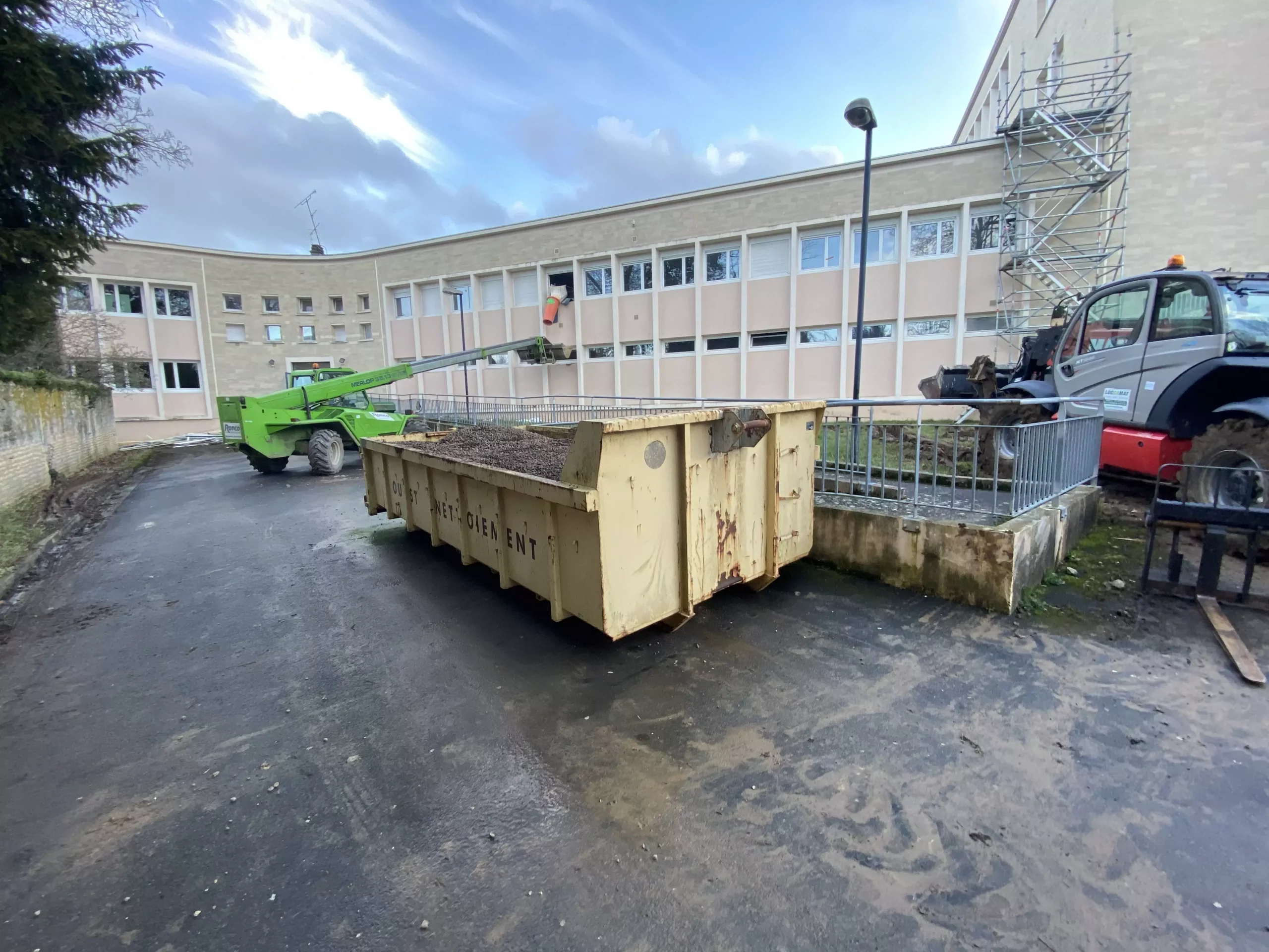 L'extérieur du Collège des Douits à Falaise