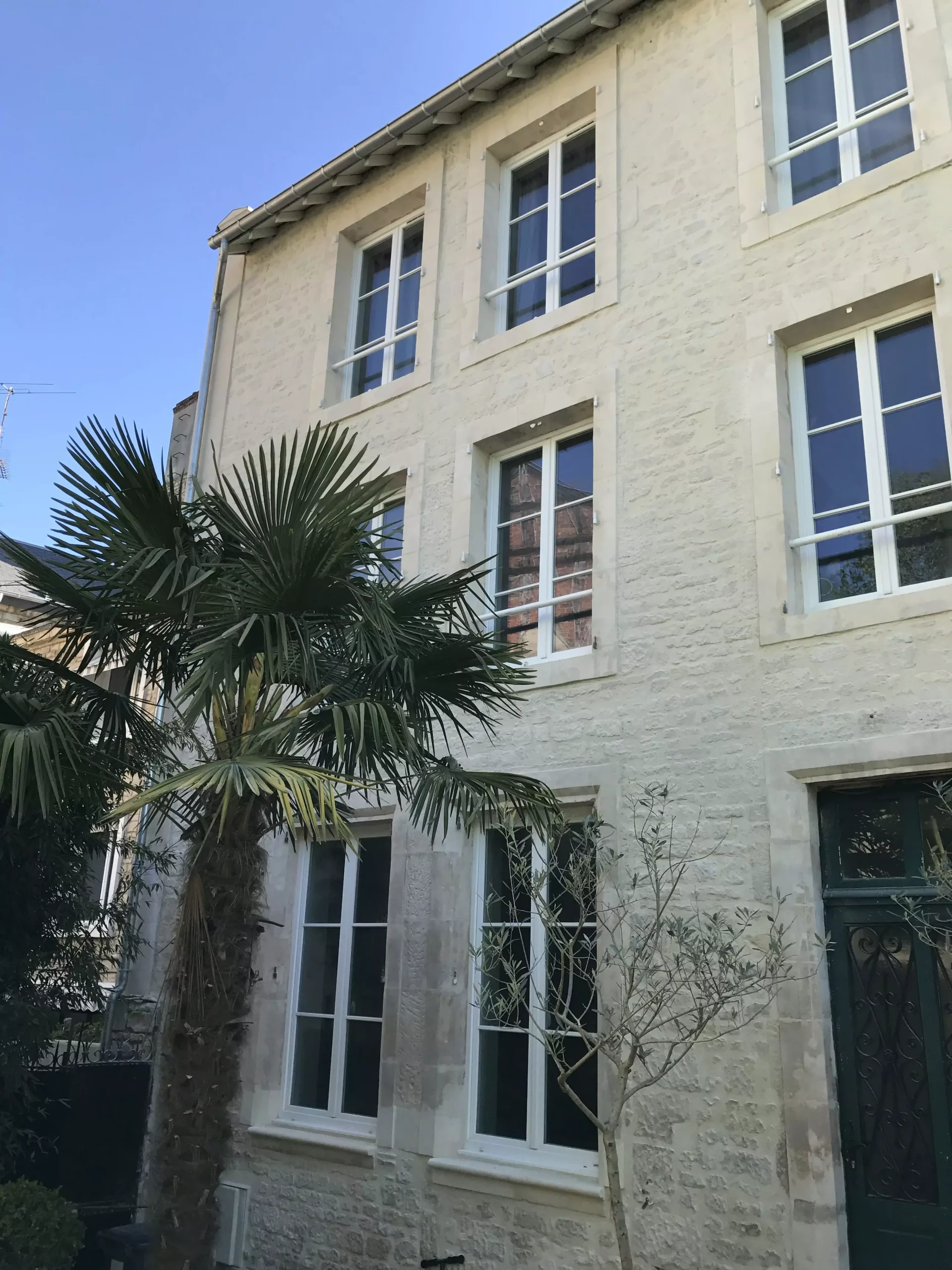 Rénovation de la façade en pierre terminée
