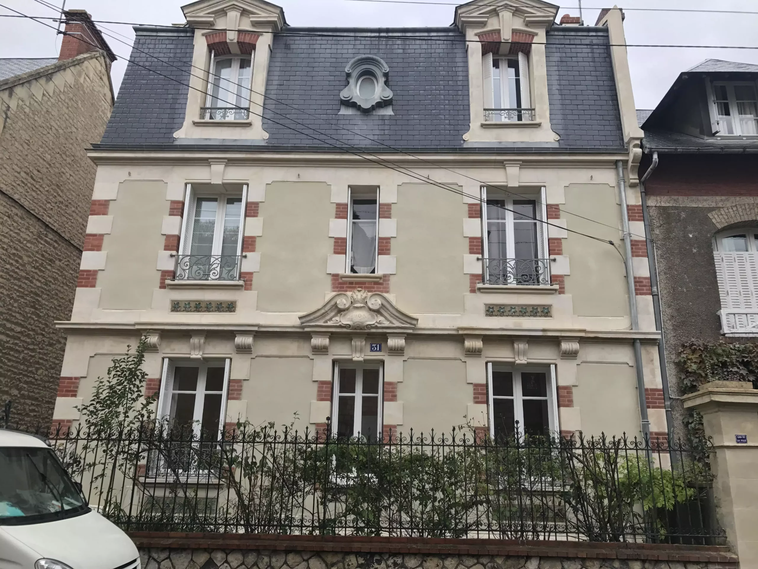 Rénovation d’une façade en pierre à Caen