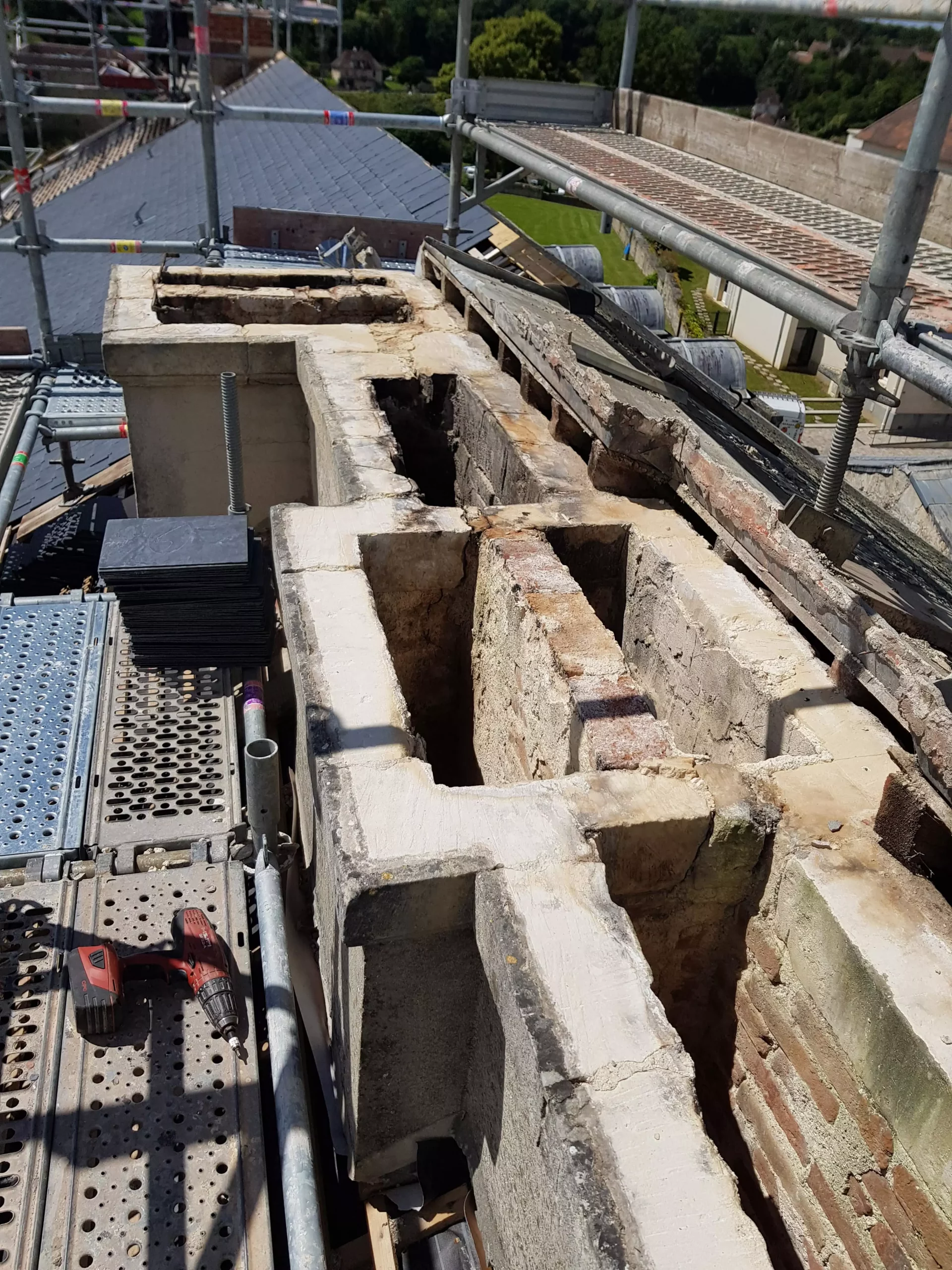 Travaux de rénovation sur la cheminée