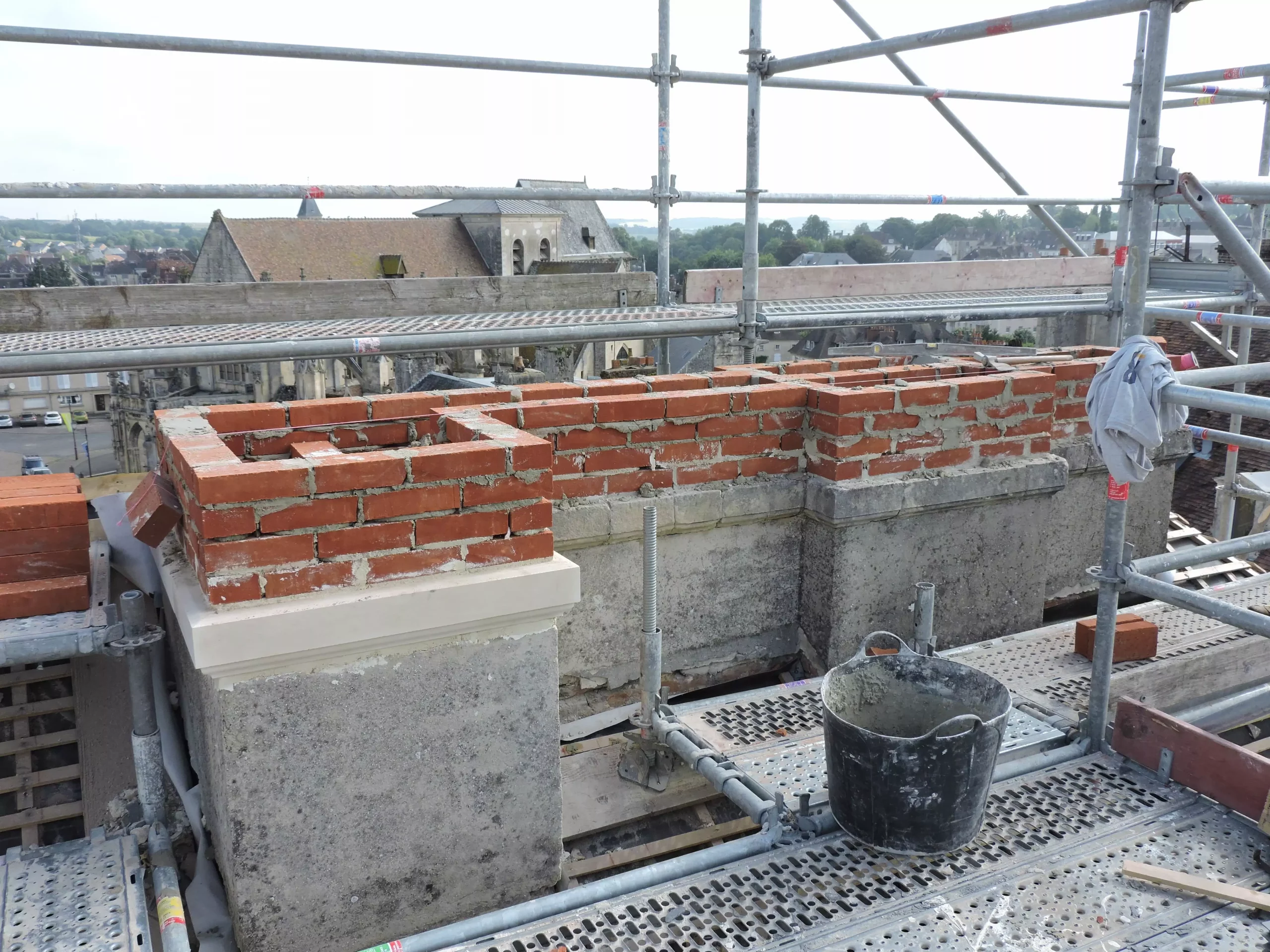 Travaux de rénovation sur la cheminée