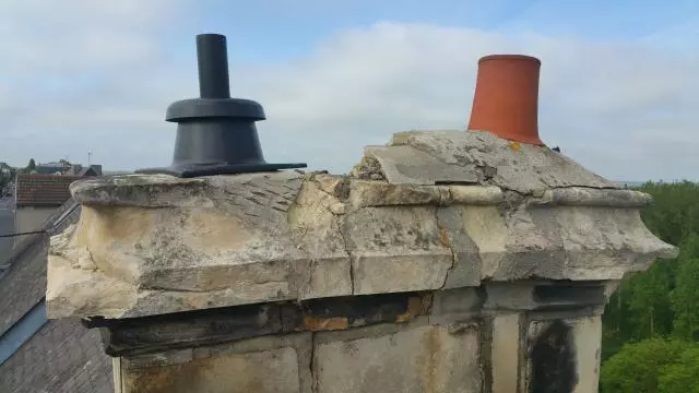 Cheminée avant la reconstruction de la souche
