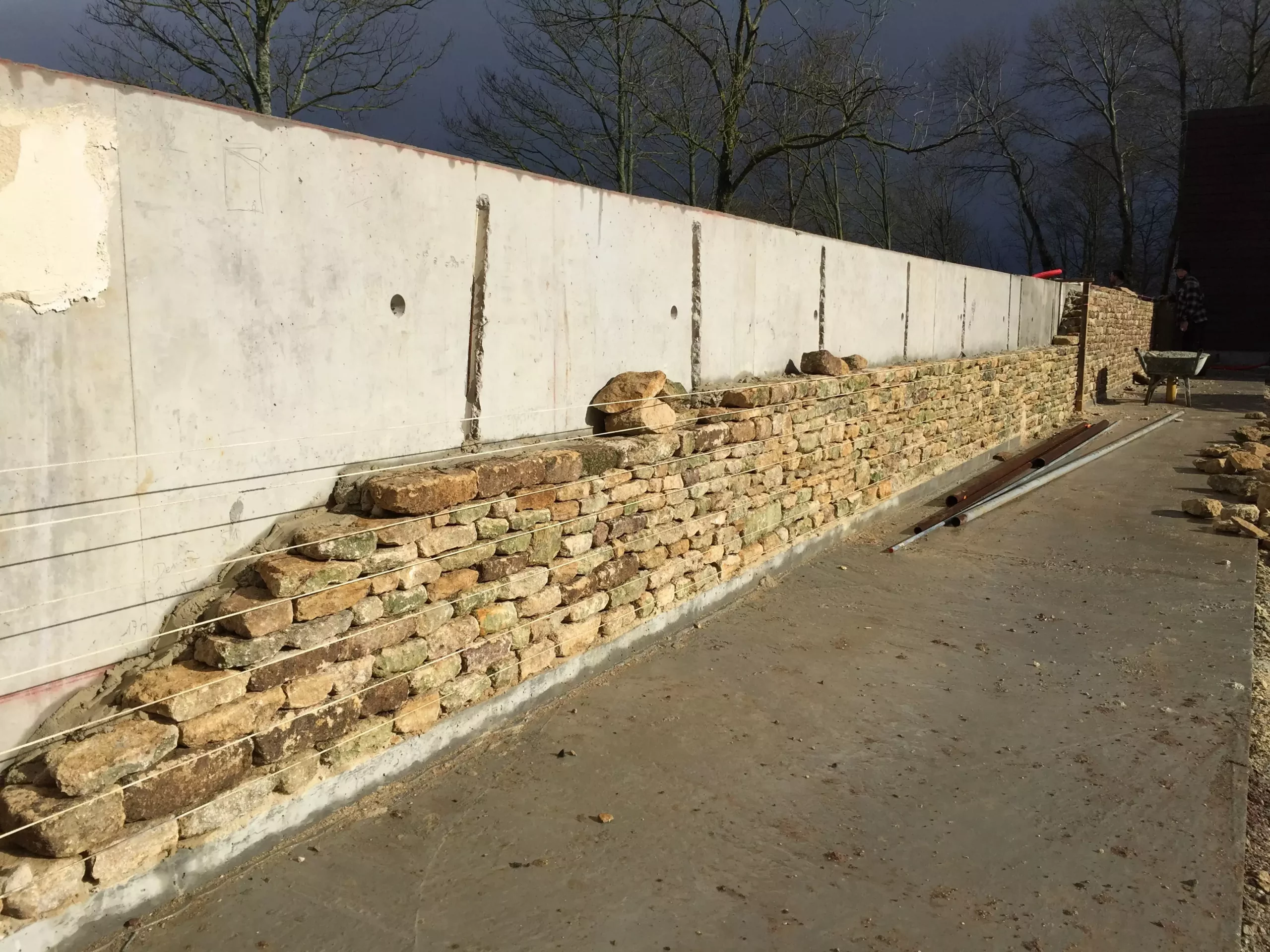 Début de construction du mur de soutènement