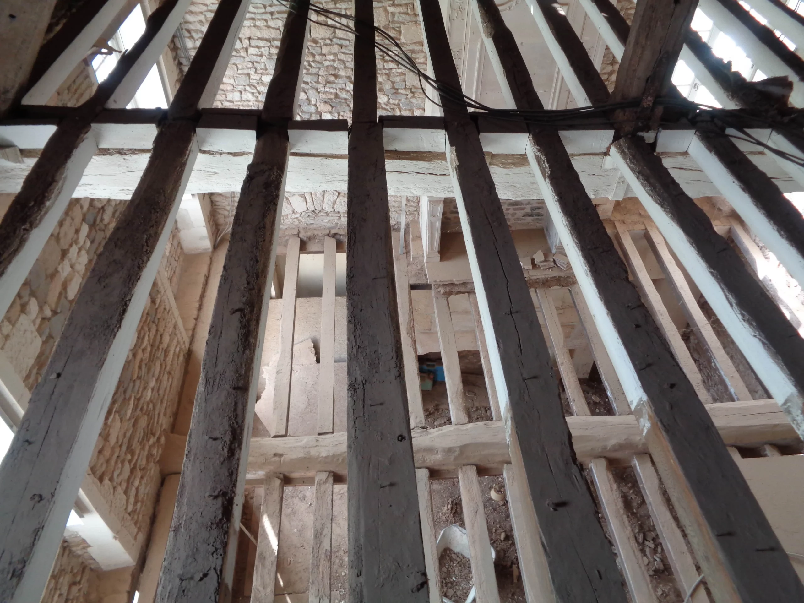 Renforcement du plancher de l'ancien presbytère