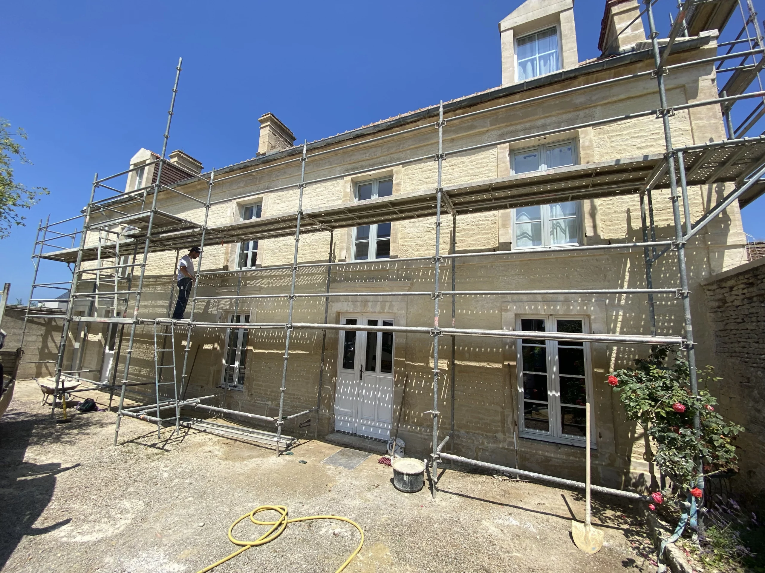Façade en cours de rénovation