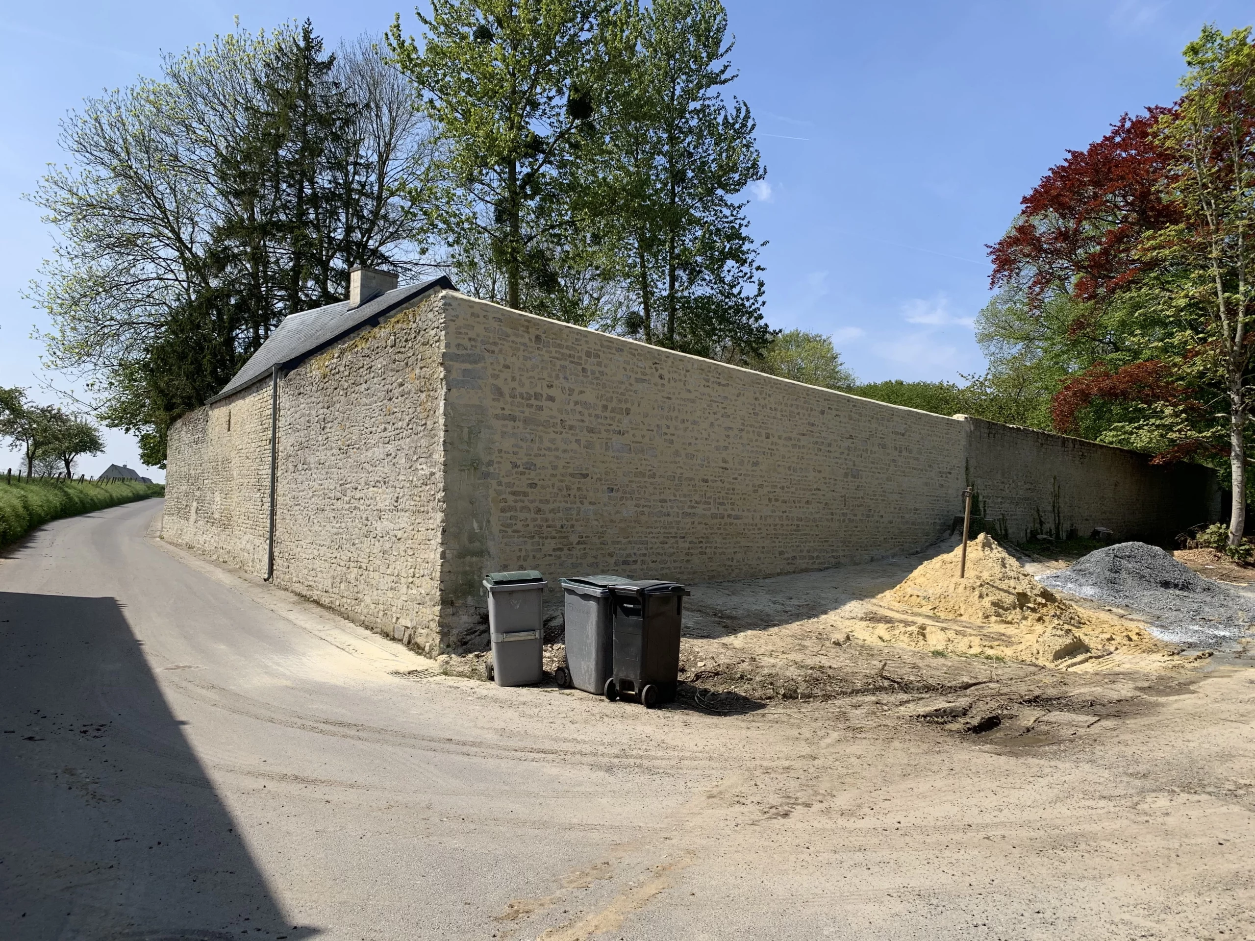 Finalisation de la reconstruction du mur