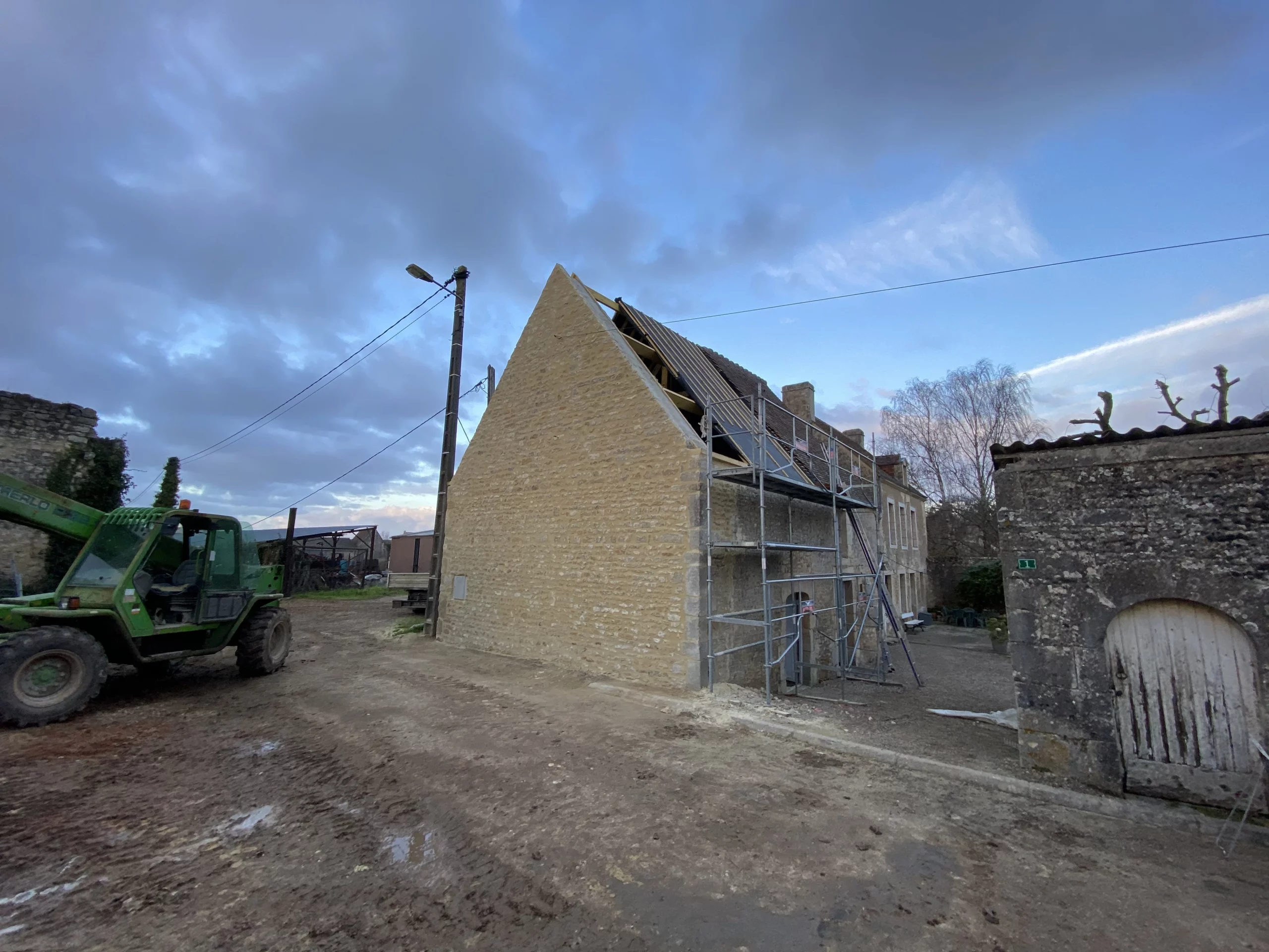 Reconstruction d’un mur pignon à Versainville