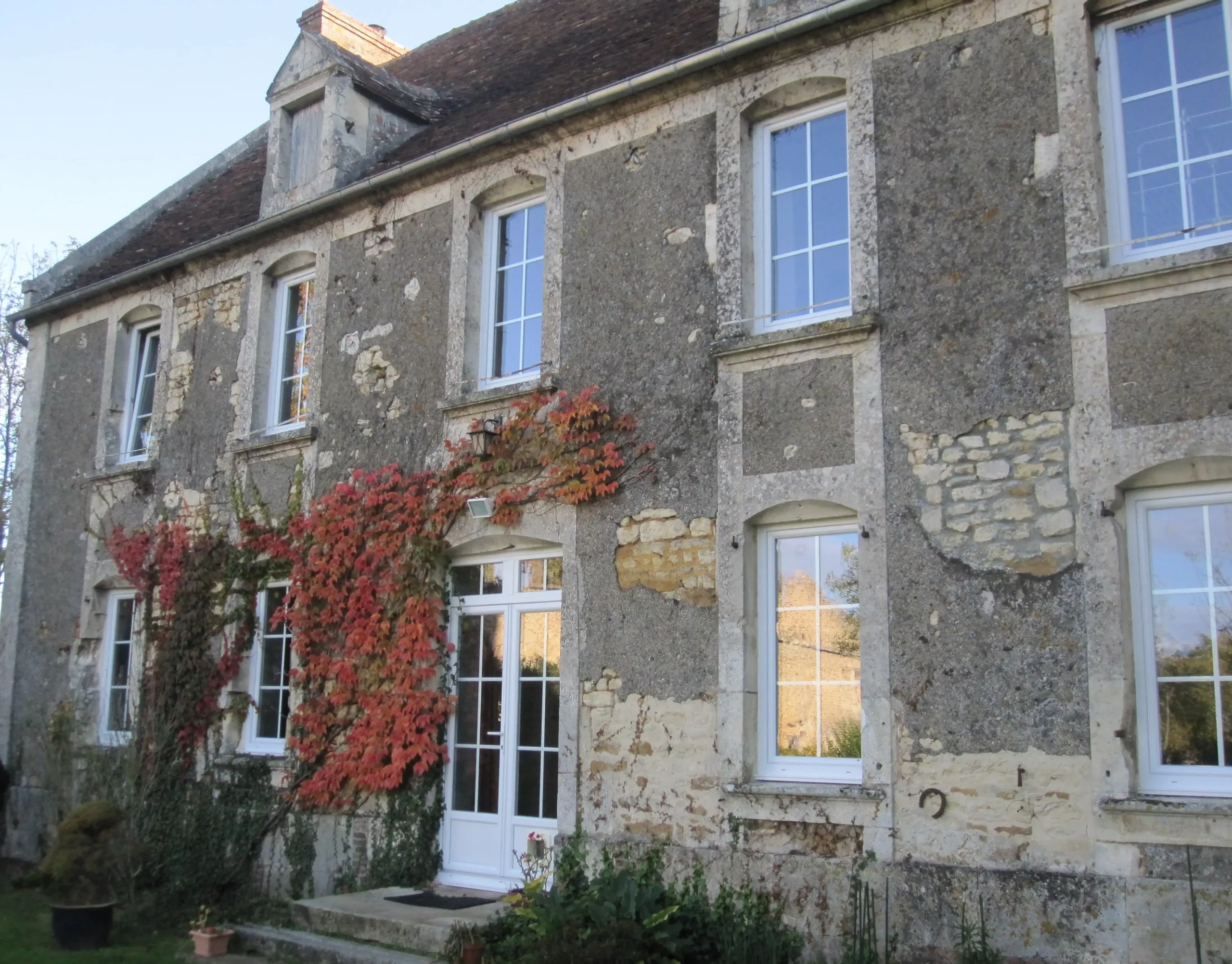 Façade en pierre avant la rénovation