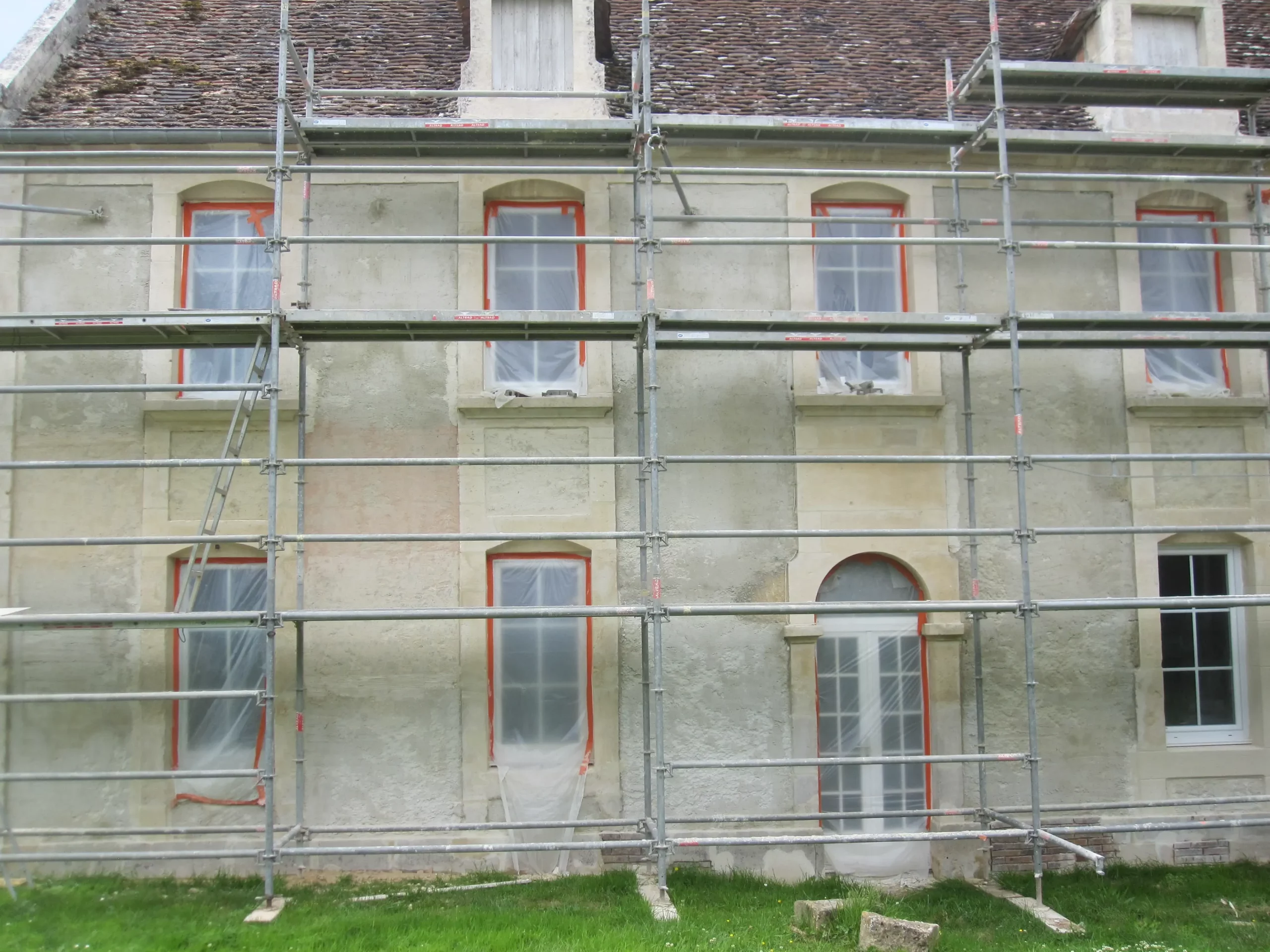 Façade en cours de rénovation